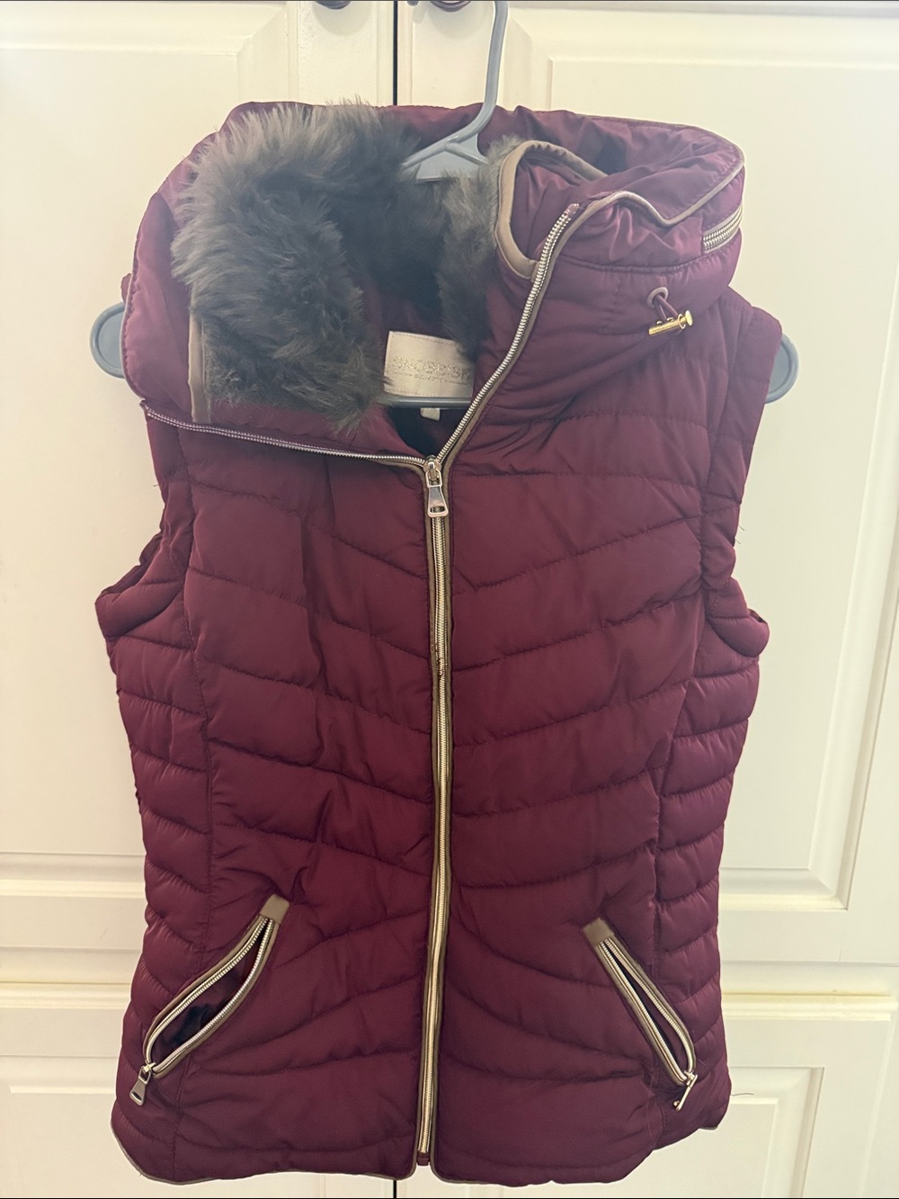 Faux-Fur Trim Quilted Vest in Burgundy
